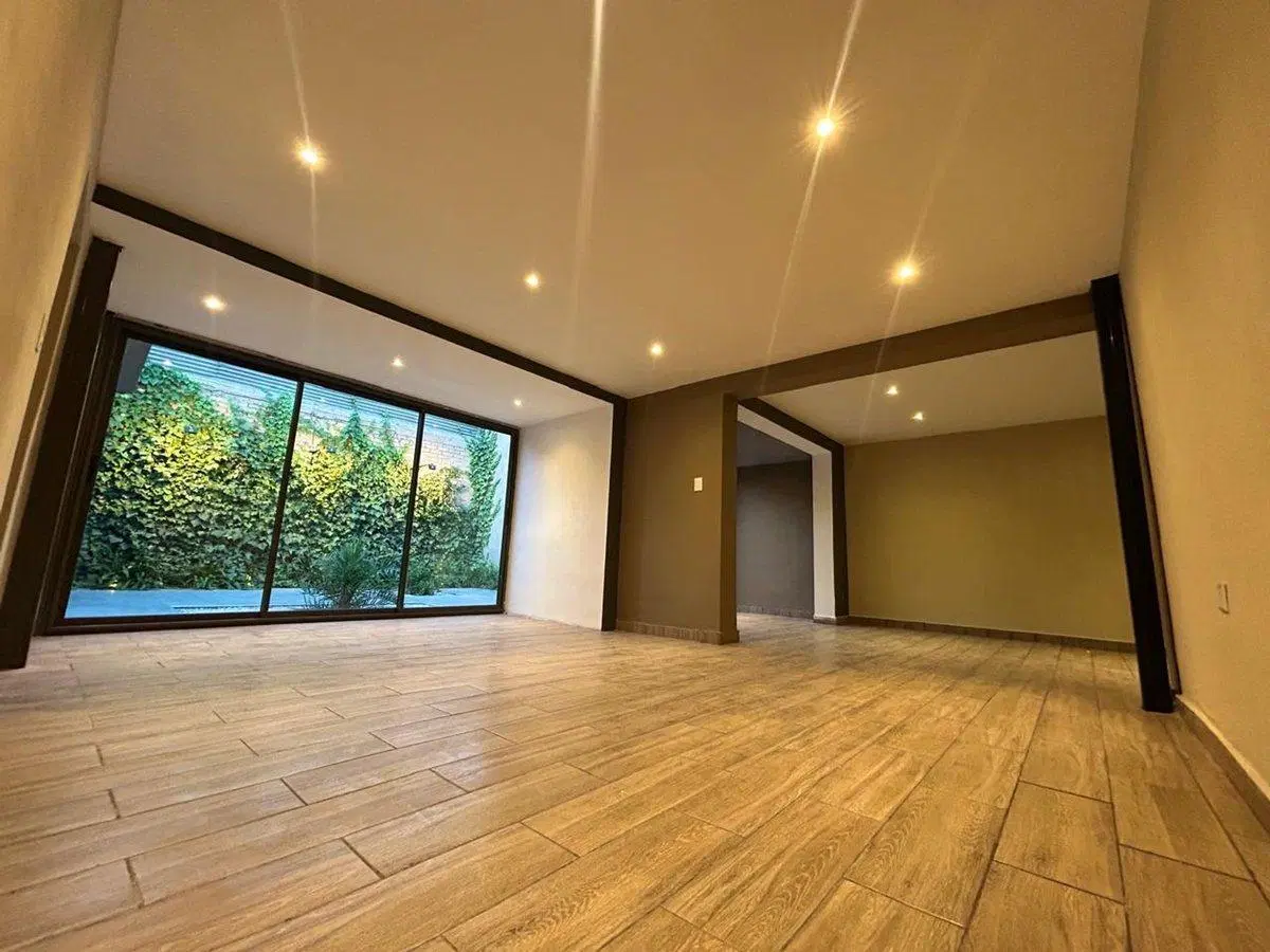 CASA  REFACCIONADA, 4 DORMITORIOS, 3 BAÑOS, GLLÉN 2
