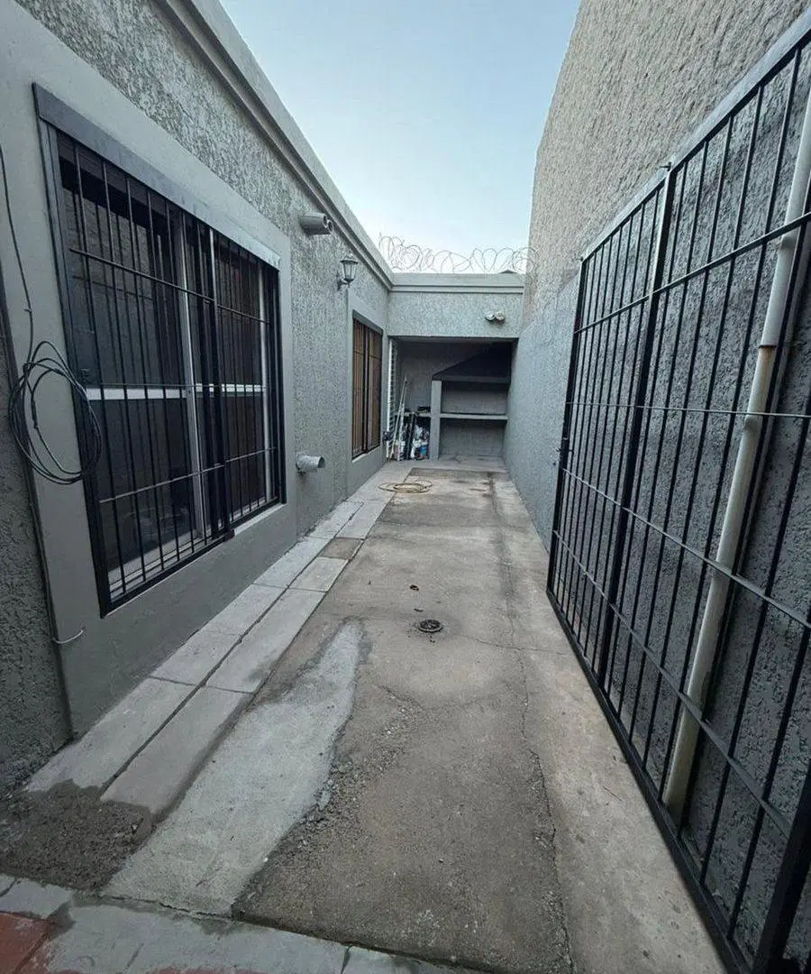 VENTA CASA HERMOSA EN LA CONSULTA 3