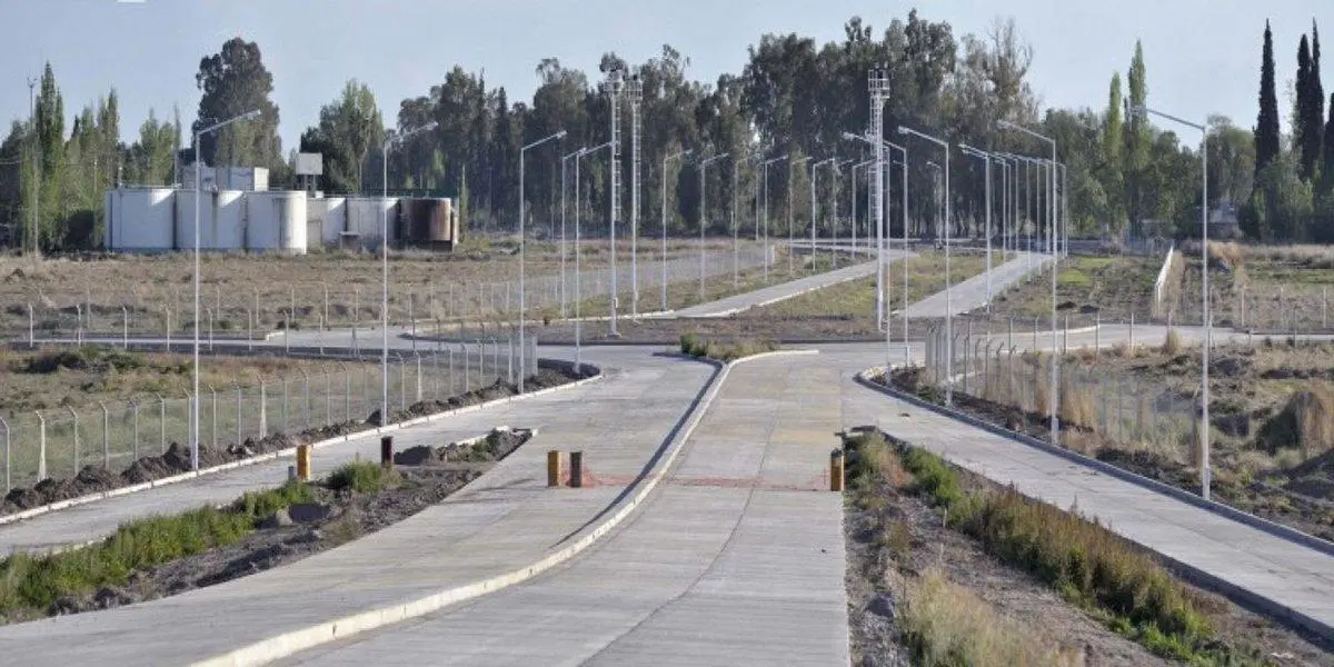 VENTA LOTE INDUSTRIAL APTO SERVICIOS EN PASIP 2