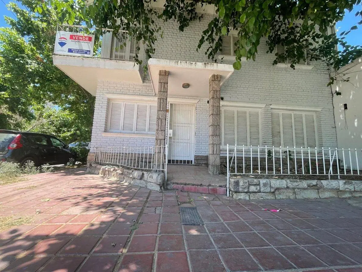 REMAX VENDE CASA EN ZONA DE TRIBUNALES MENDOZA 2
