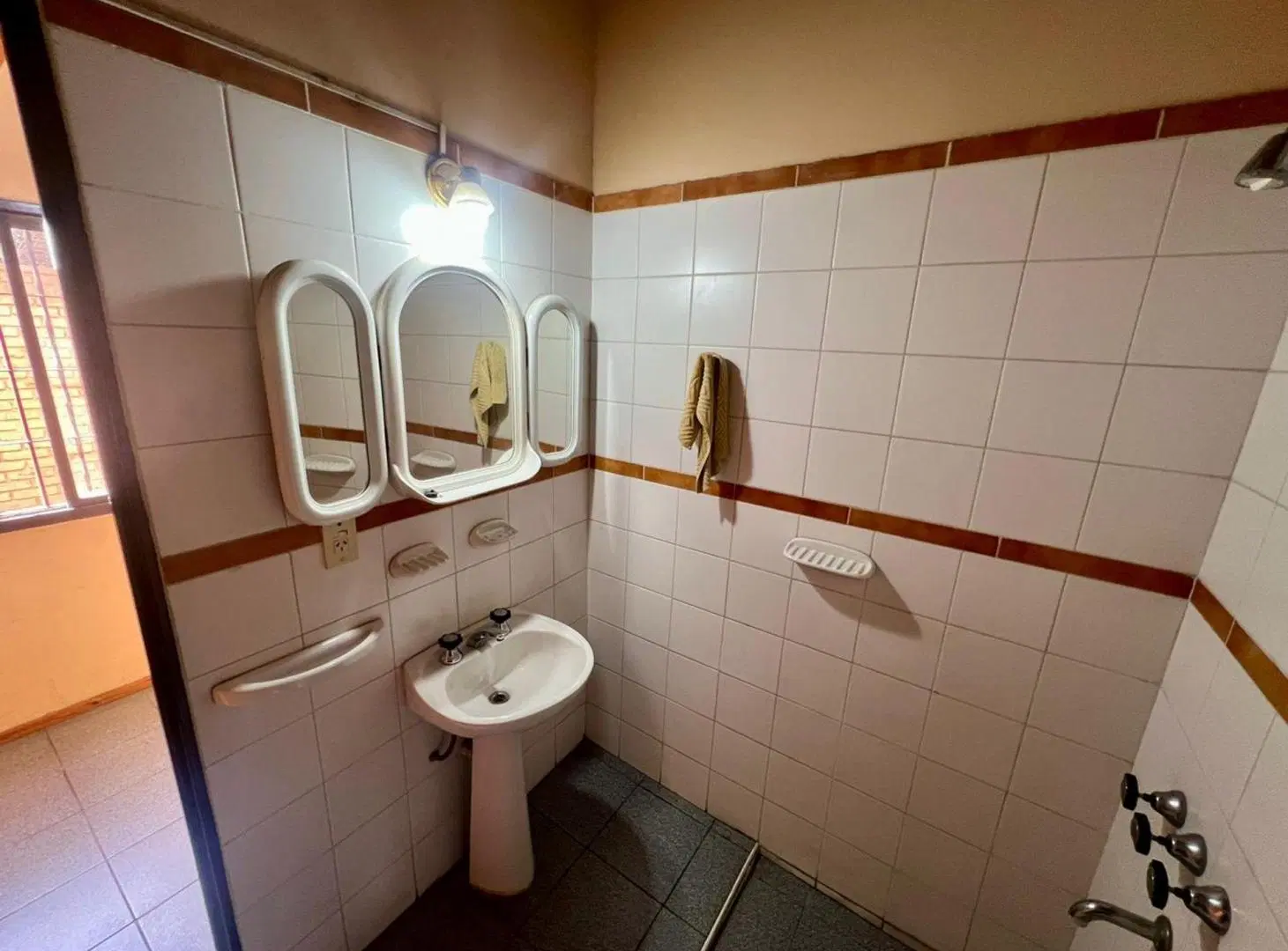 VENTA CASA AMPLIA ,3 DORMITORIOS, DORREGO, GLLÉN 5