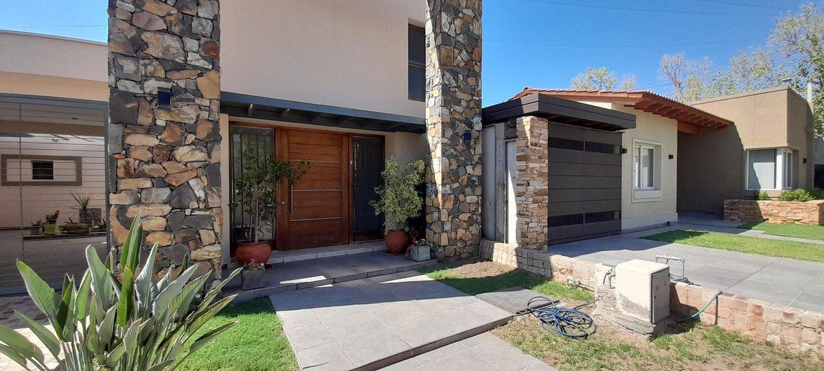 Foto de Casa en Venta en Guaymallén APTA CREDITO, imagen 1