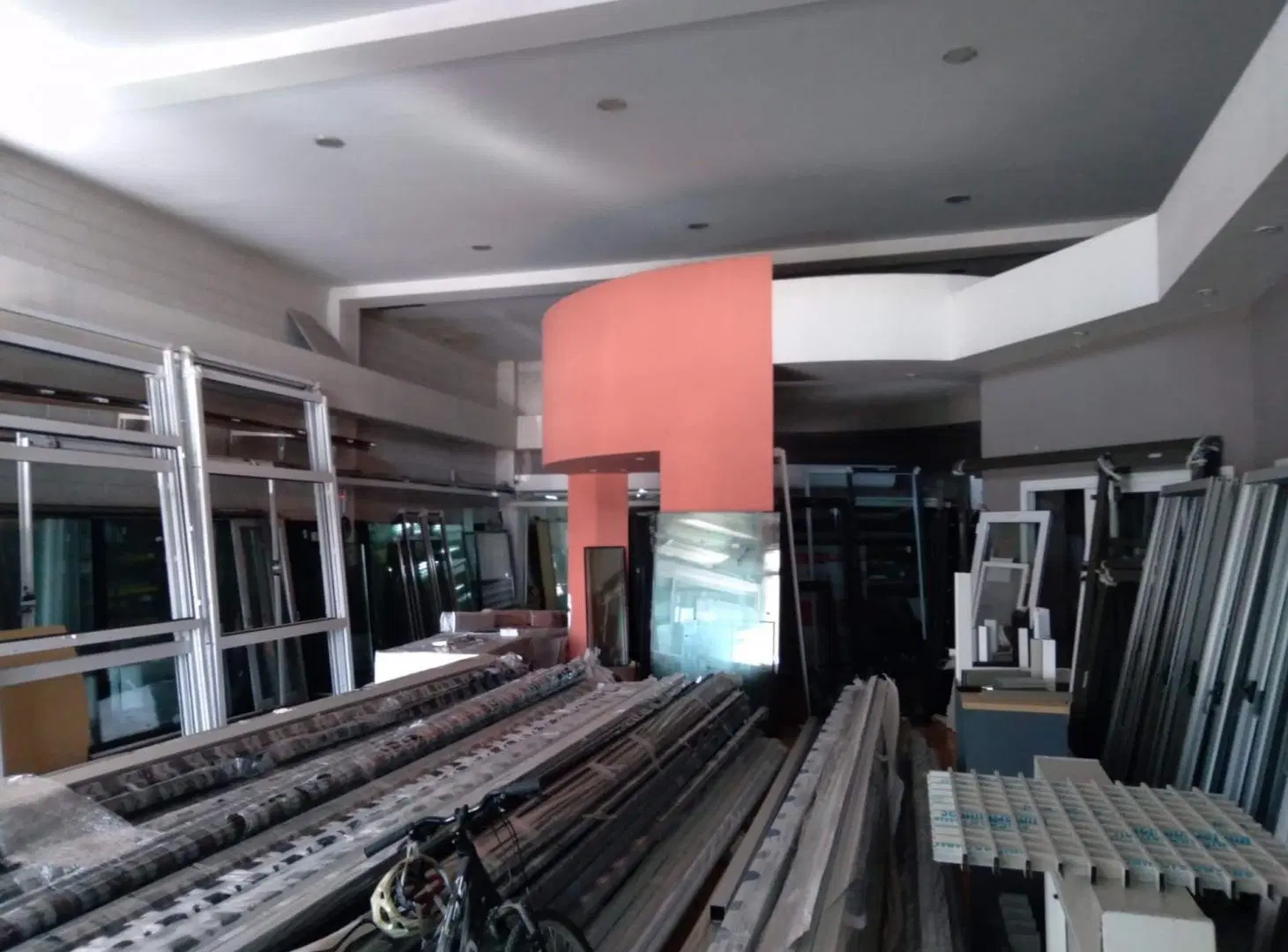 VENTA LOCAL COMERCIAL FRENTE AL NUDO VIAL, GLLÉN 8