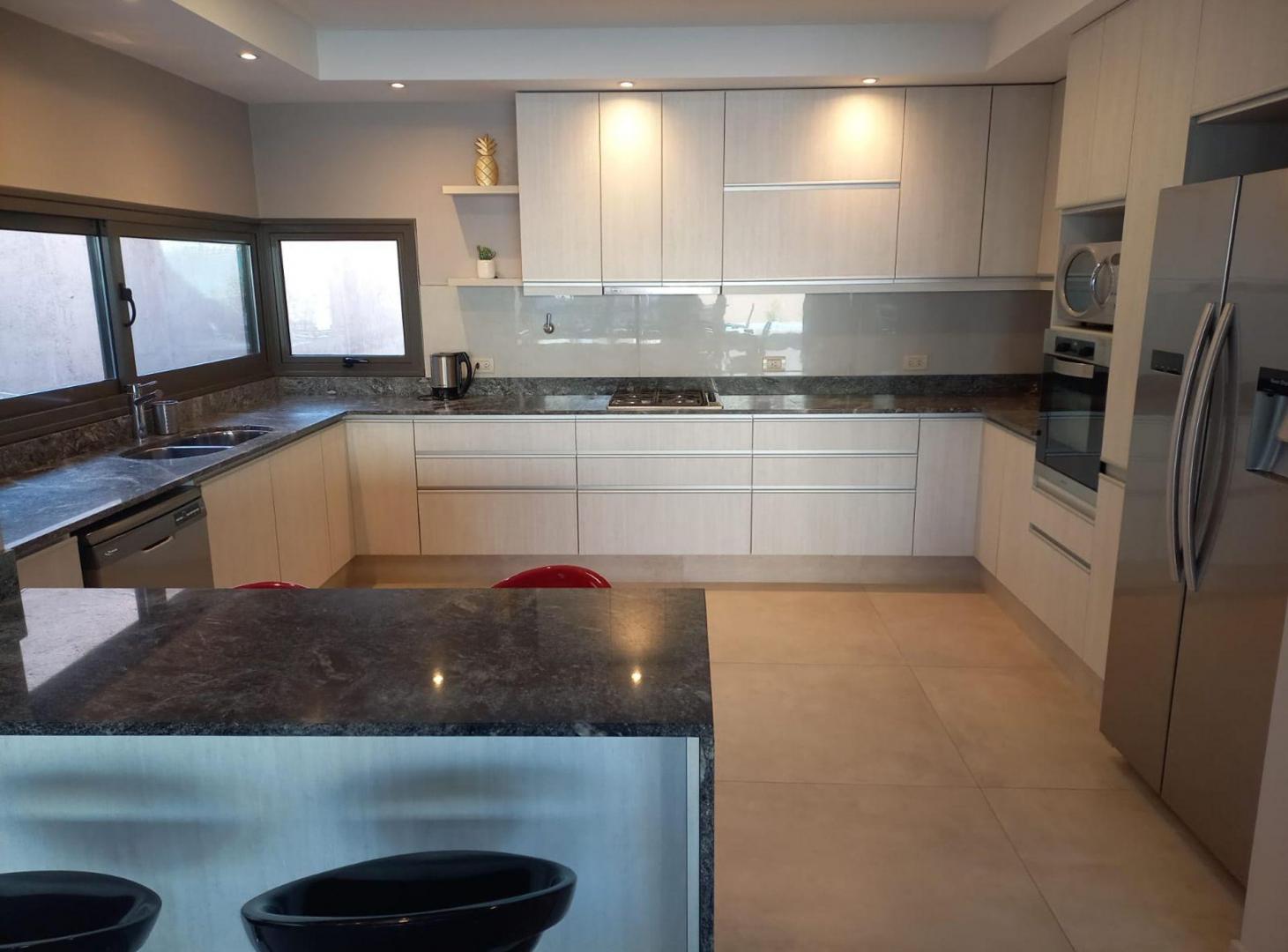 Foto de CASA DE CATEGORIA DE BARRIO PRIVADO EN GUAYMALLEN, imagen 5