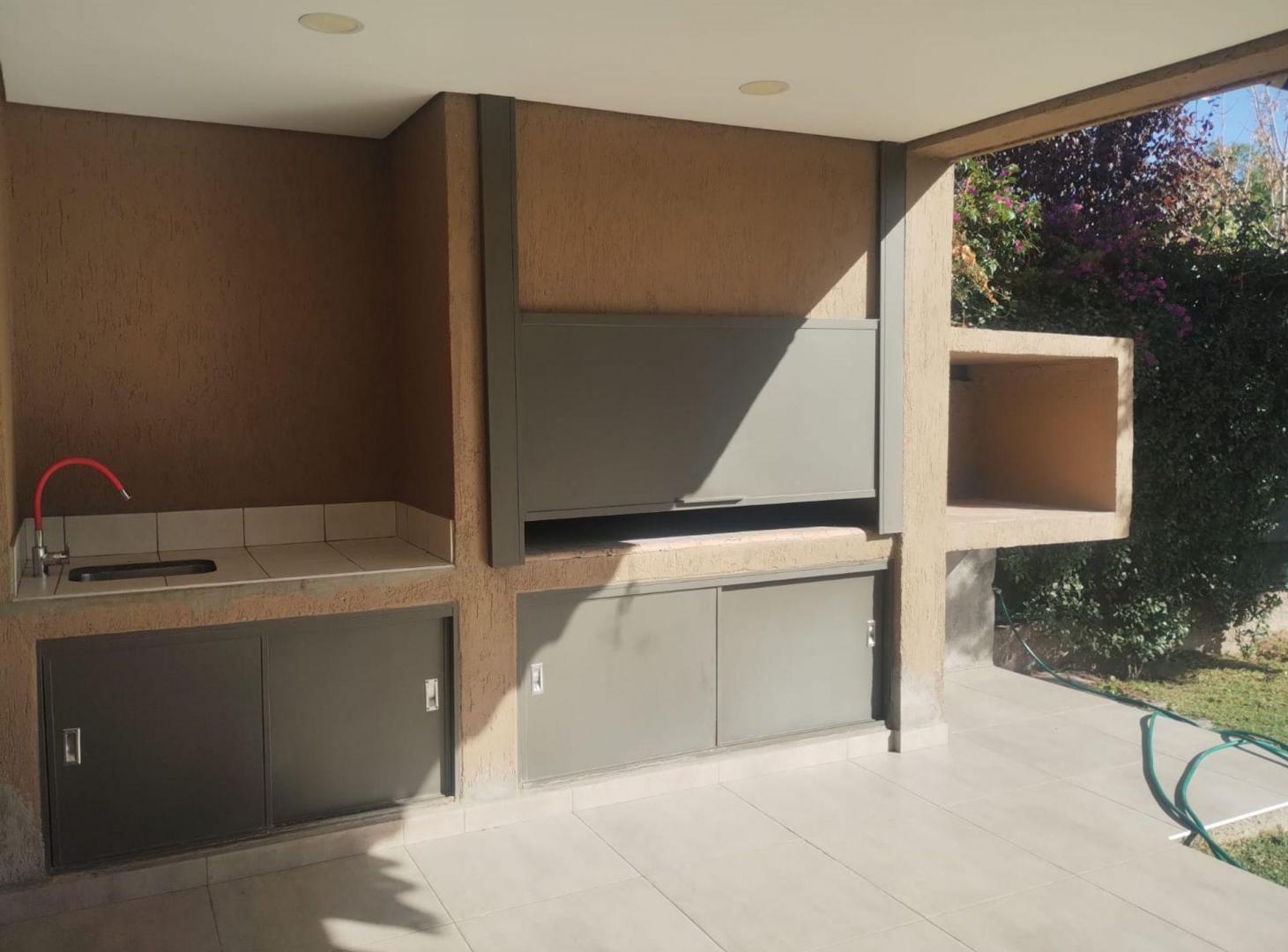 Foto de CASA DE CATEGORIA DE BARRIO PRIVADO EN GUAYMALLEN, imagen 1