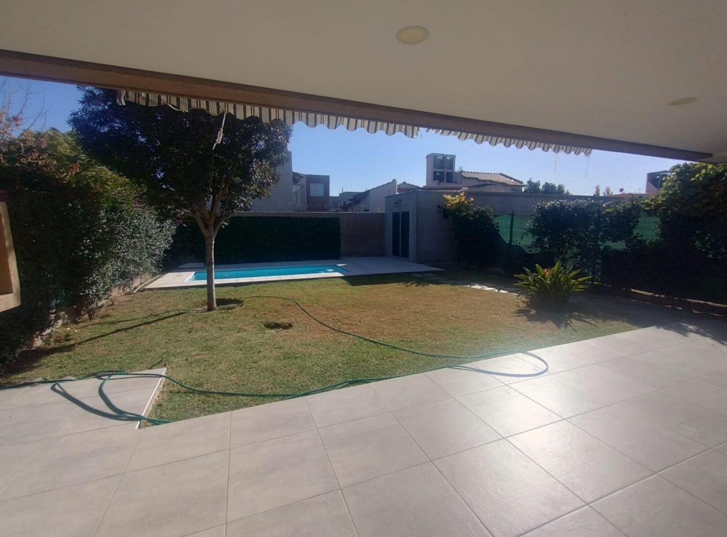 Foto de CASA DE CATEGORIA DE BARRIO PRIVADO EN GUAYMALLEN, imagen 4