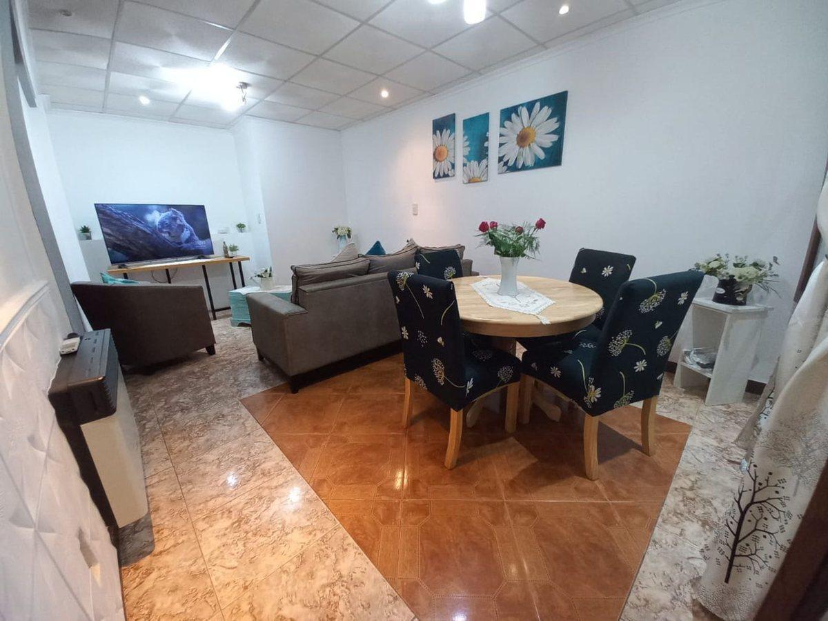Foto de Amplia propiedad se vende en B La Colina Maipu MZ, imagen 1