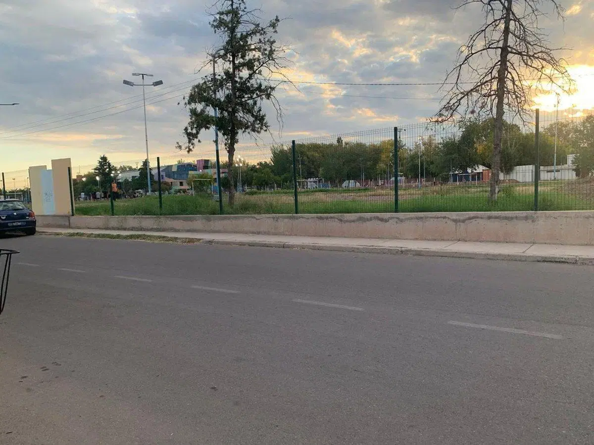 Amplia propiedad  se vende en B La Colina Maipu MZ 2