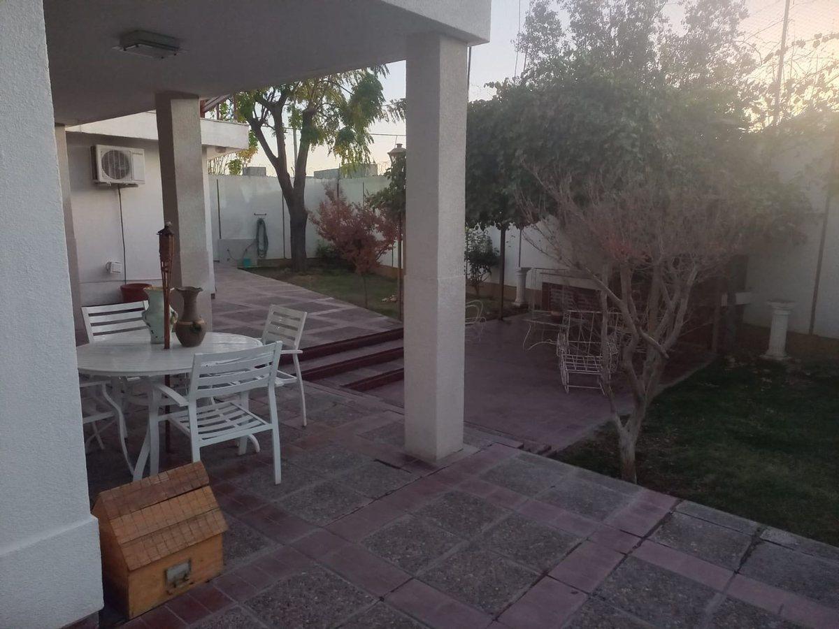 Foto de CASA 4 DORMITORIOS EN EL CENTRO DE JUNÍN!, imagen 1