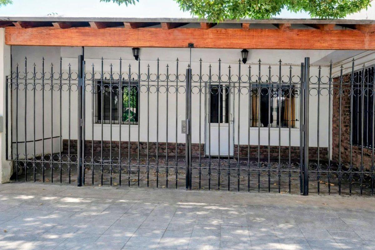 Foto de Gran Casa a la Venta en Pedriel, Lujan de Cuyo., imagen 1