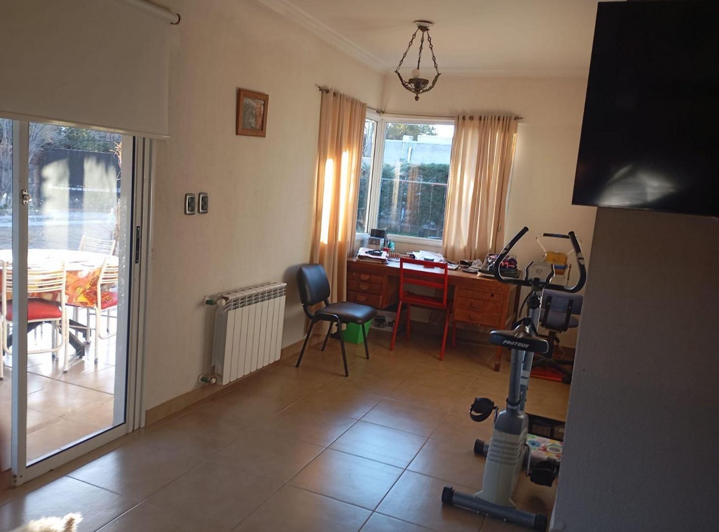 Foto de REMAX VENDE BELLA CASA EN LAS CATALPAS LUJAN MZA, imagen 2