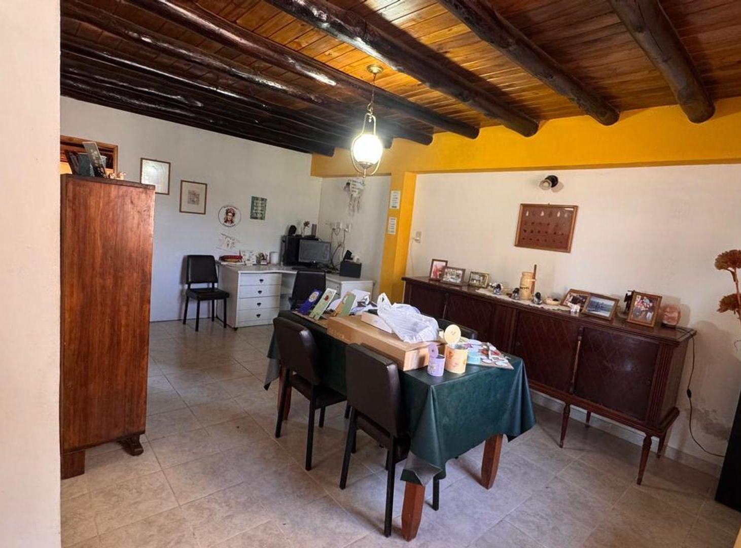 Foto de VENTA CASA CON PILETA Y QUINCHO BARRIO LAS LOMAS, imagen 2