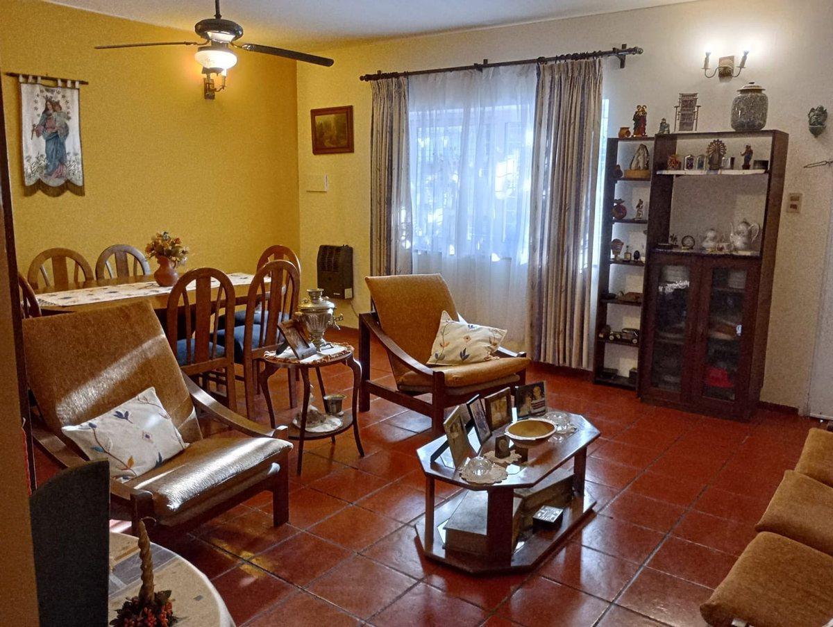 Foto de CASA 4 DORMITORIOS, CON PISCINA, CIUDAD DE MENDOZA, imagen 4