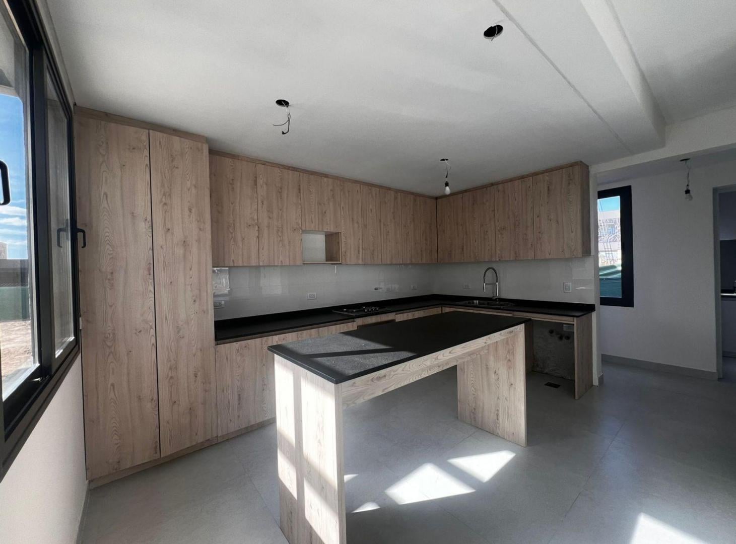 Foto de VENTA CASA DE CATEGORÍA EN ALMA GARDENIA - LUJÁN, imagen 2