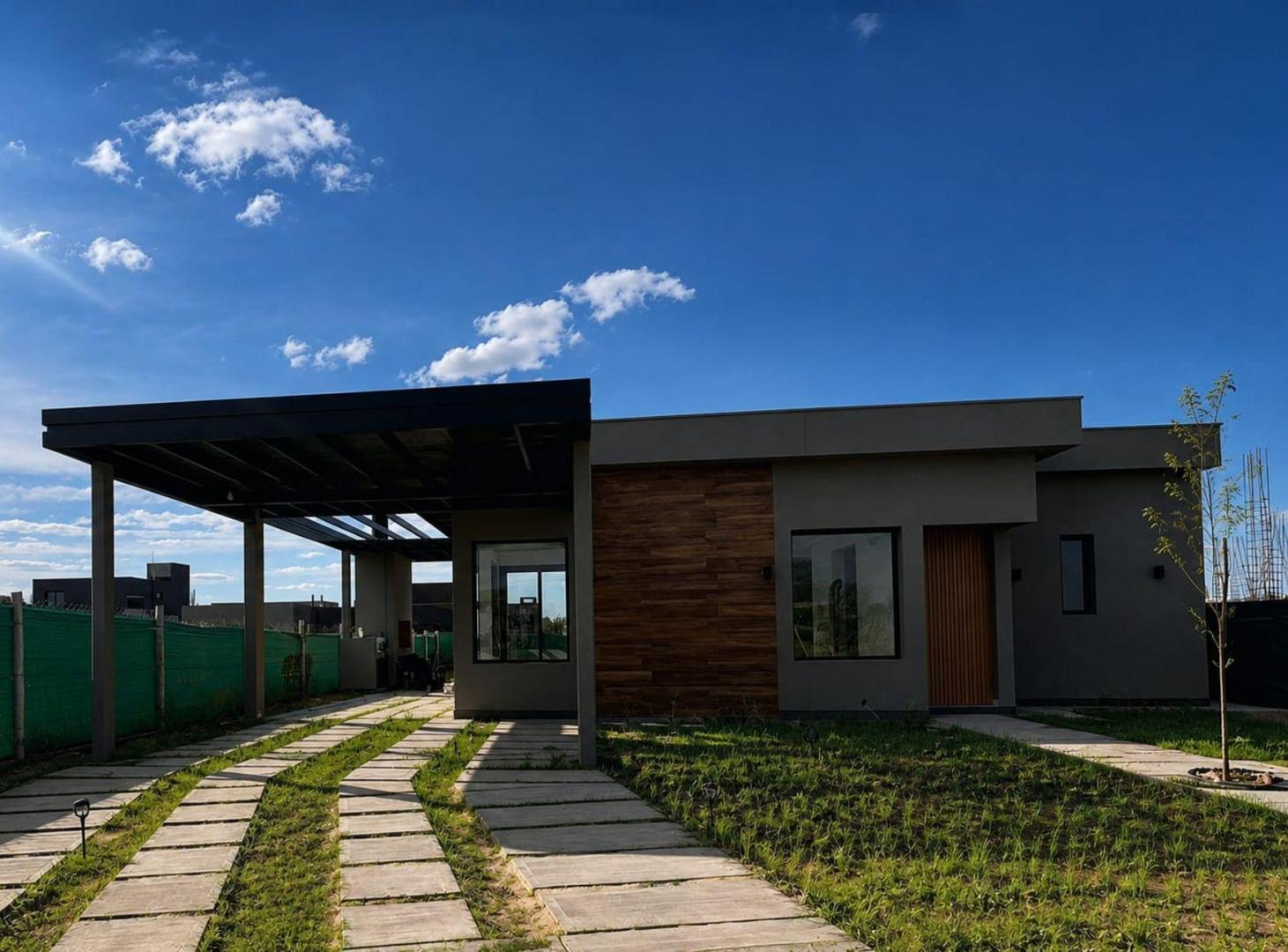 VENTA CASA DE CATEGORÍA EN ALMA GARDENIA - LUJÁN