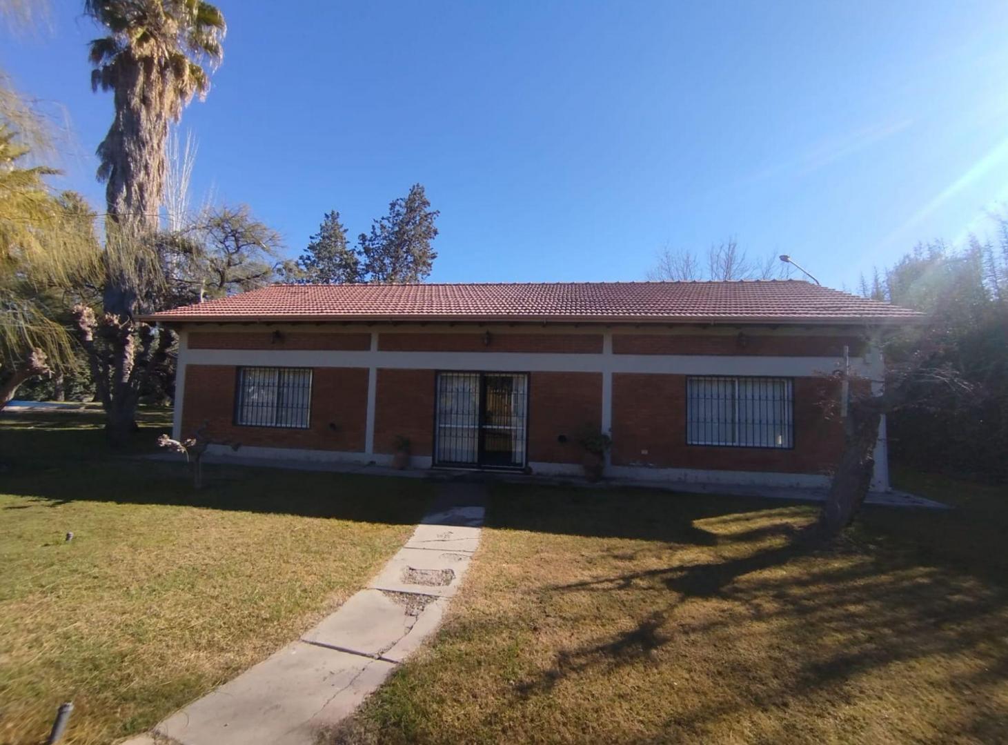 Foto de SUM O LOCAL COMERCIAL EN VENTA CHACRAS DE CORIA, imagen 1