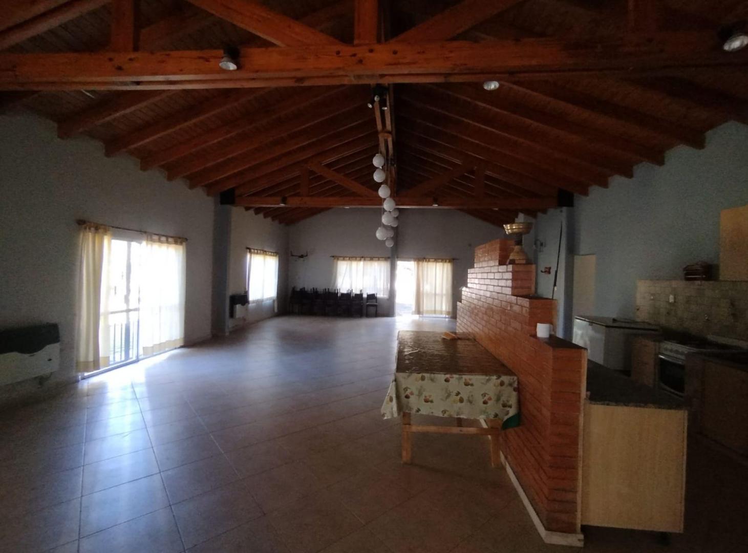 Foto de SUM O LOCAL COMERCIAL EN VENTA CHACRAS DE CORIA, imagen 3