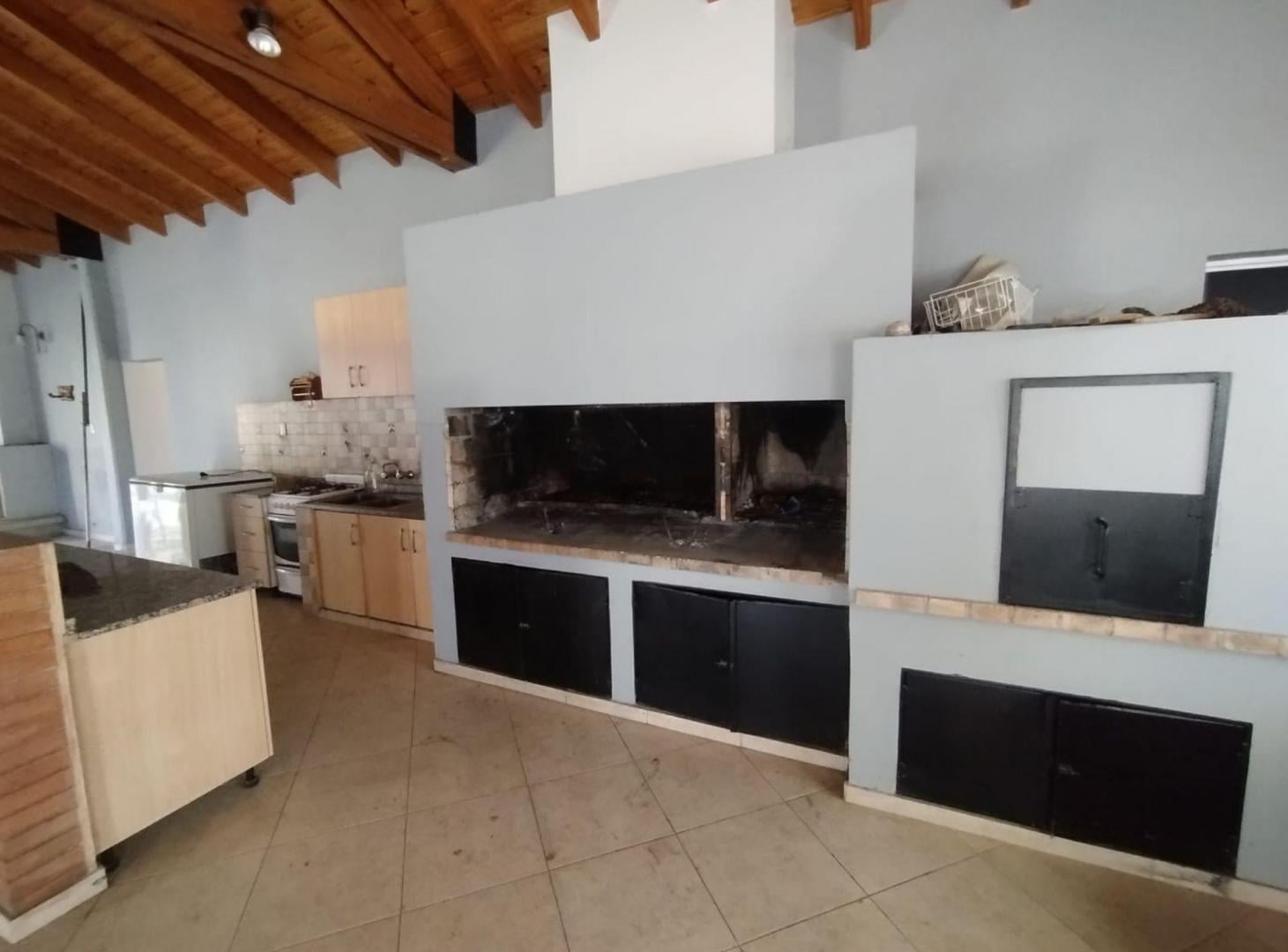 Foto de SUM O LOCAL COMERCIAL EN VENTA CHACRAS DE CORIA, imagen 2
