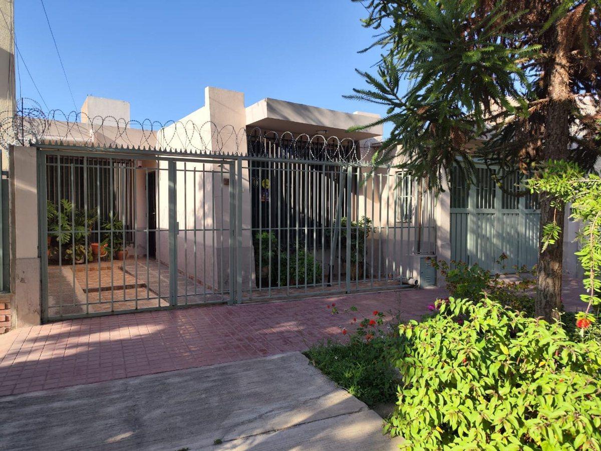 Foto de CASA EN VENTA BARRIO TRAPICHE GODOY CRUZ, imagen 1