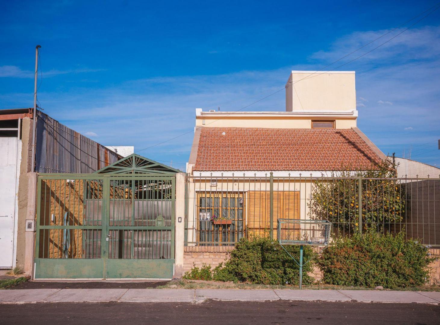 Foto de CASA EN VENTA GODOY CRUZ - Lateral Este Acceso Sur, imagen 1