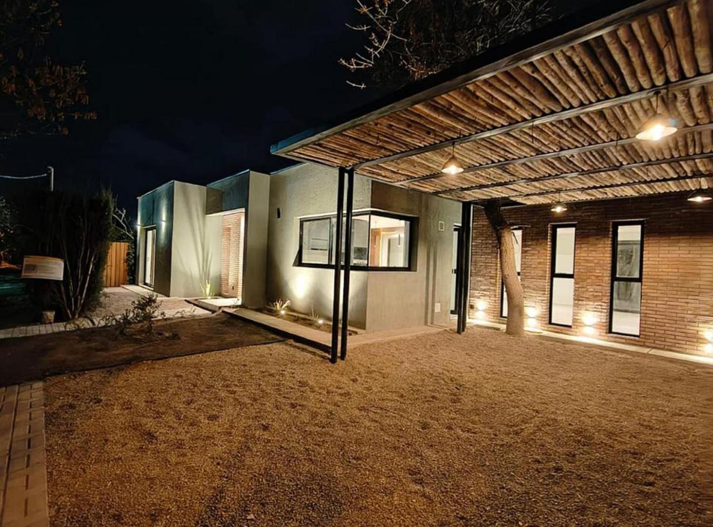 Foto de REMAX VENDE CASA EN LAS CANDELAS 1 LUJAN MENDOZA, imagen 2