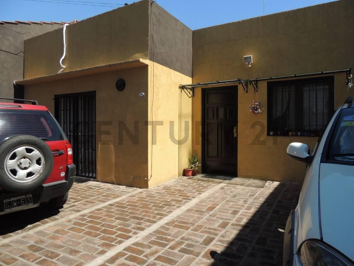Venta Casa 5 Ambientes con Cochera, Parque, Pileta y Quinch 3