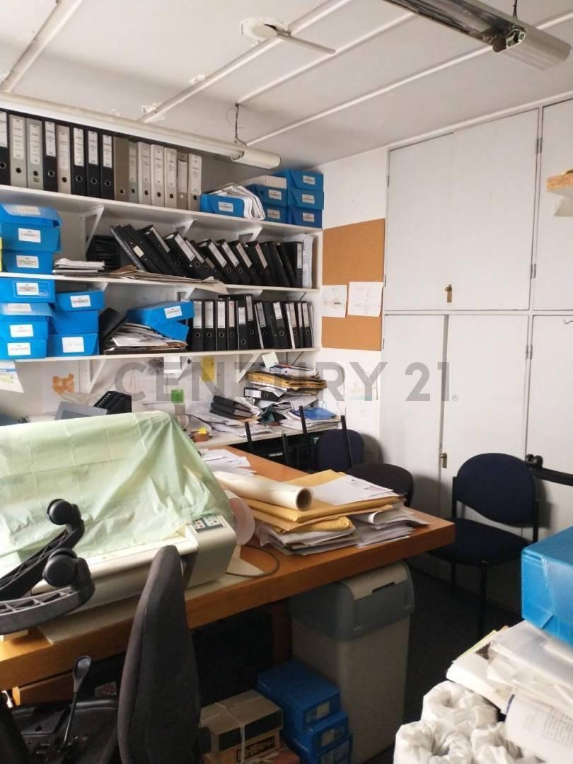 Saavedra. Venta. Oficina a m de Avda. Cabildo 1