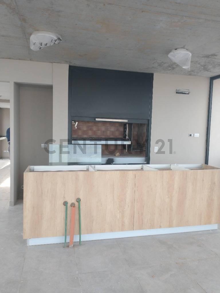 Venta - Amplio Monoambiente con Patio y Parrilla 5