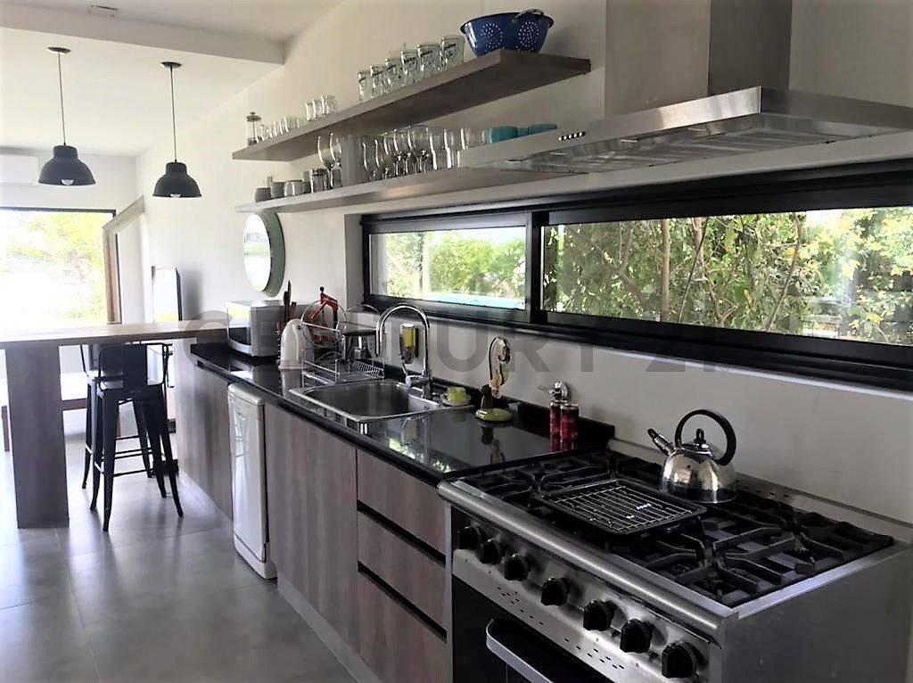 VENTA CASA A LA LAGUNA, EN SAN FRANCISCO VILLANUEVA, TIGRE.