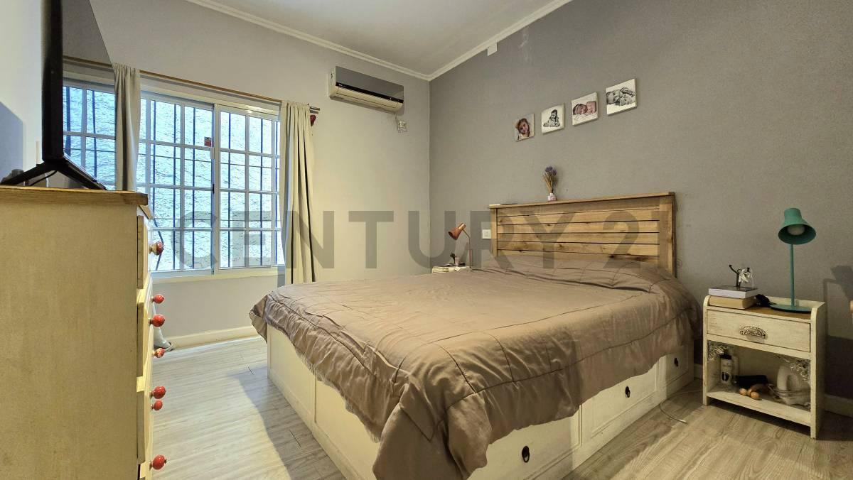 VENTA CASA EN LOTE PROPIO 4 AMBIENTES CON GARAGE