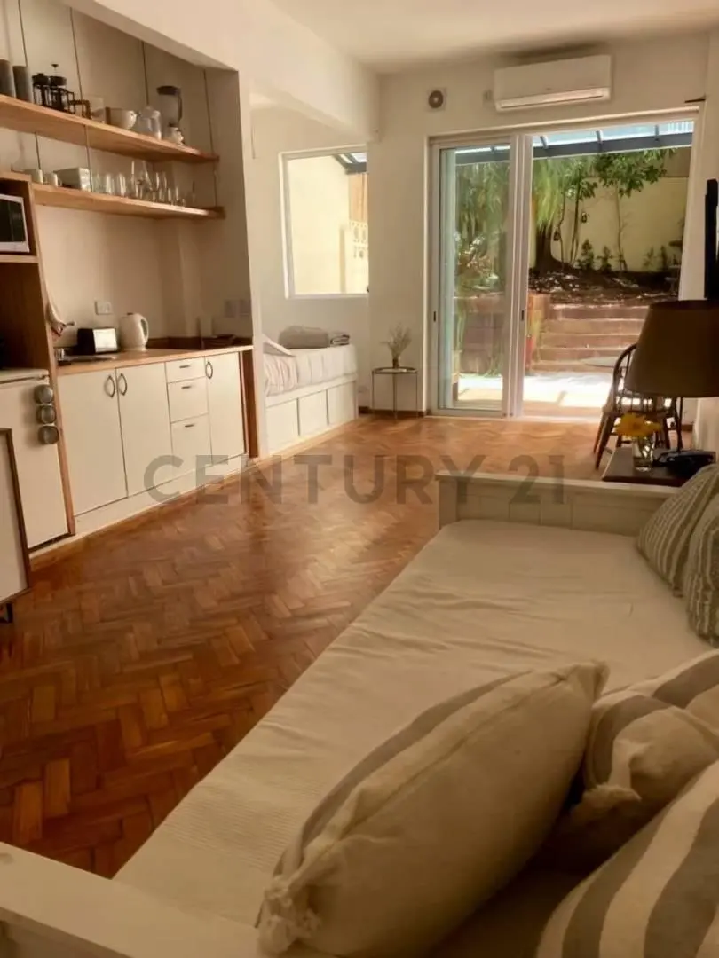 ALQUILER DE MONOAMBIENTE AMUEBLADO, EQUIPADO CON JARDÍN PROPIO EN PLENO RECOLETA. 2
