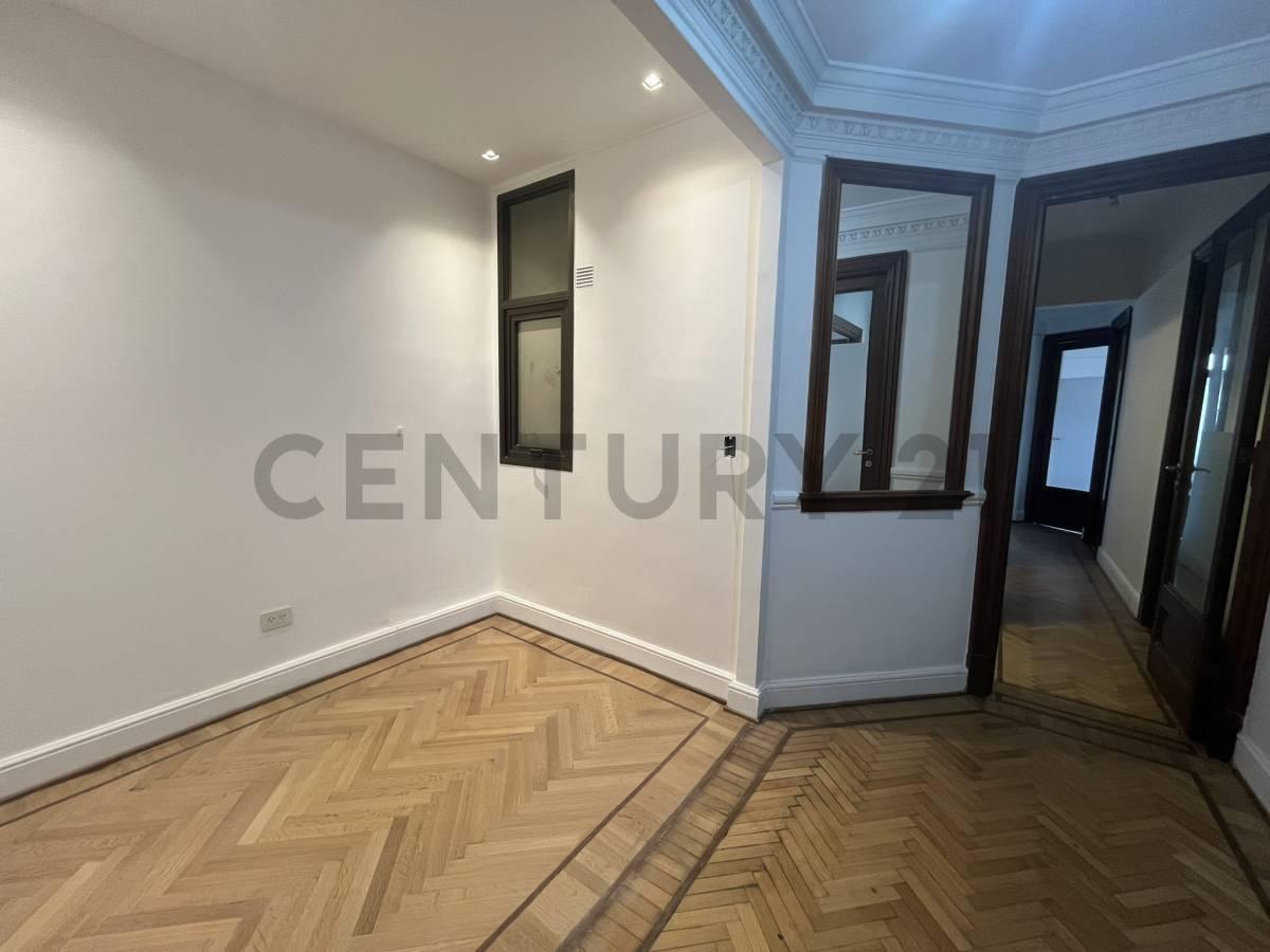 Foto de Oficina de categoría estilo francés en alquiler - Retiro, imagen 1