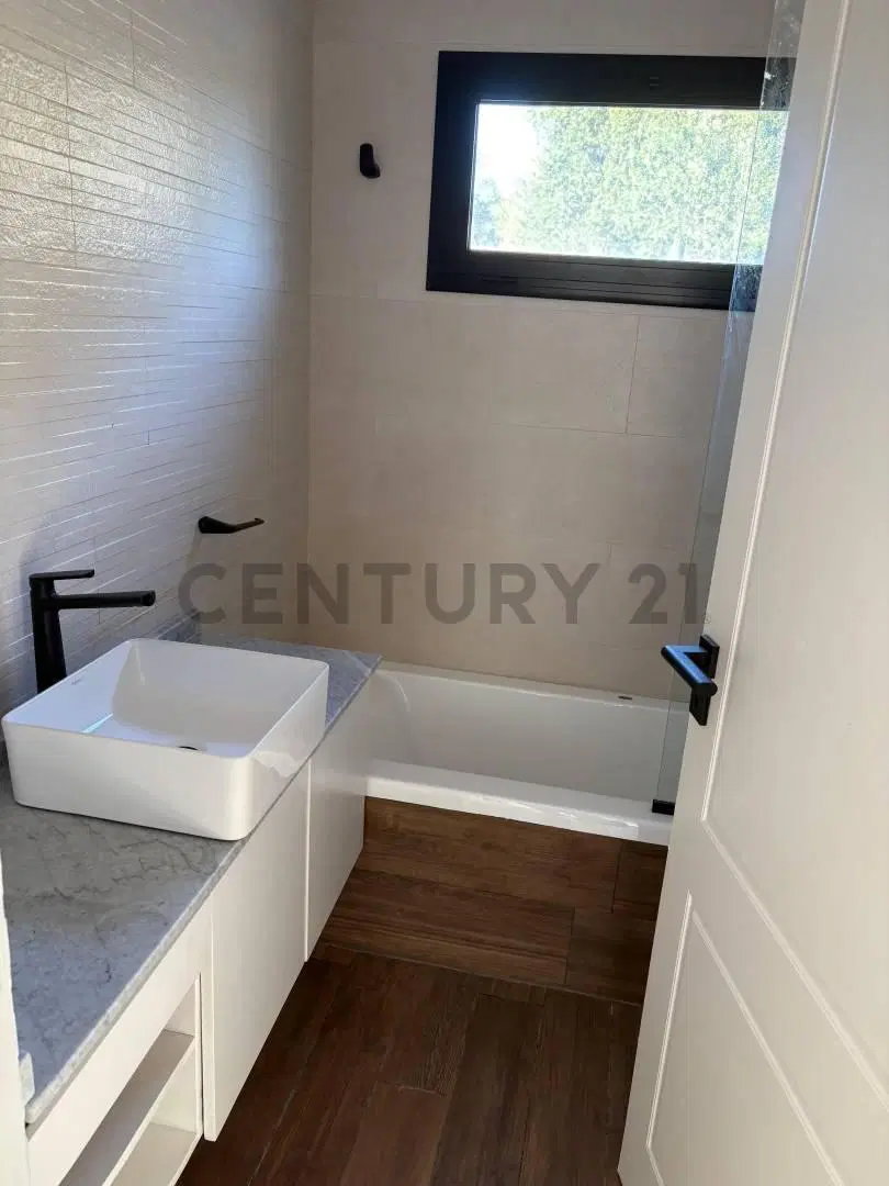 Venta Casa Muy Luminosa Acceso Rápido 3