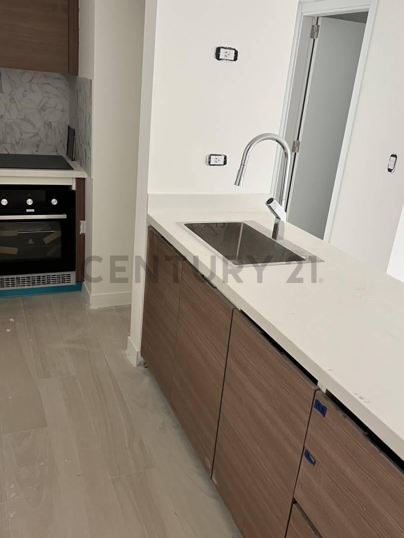 Foto de VENTA 2 AMBIENTES MUY LUMINOSO Premium en Barrio Norte con Amenities, imagen 3