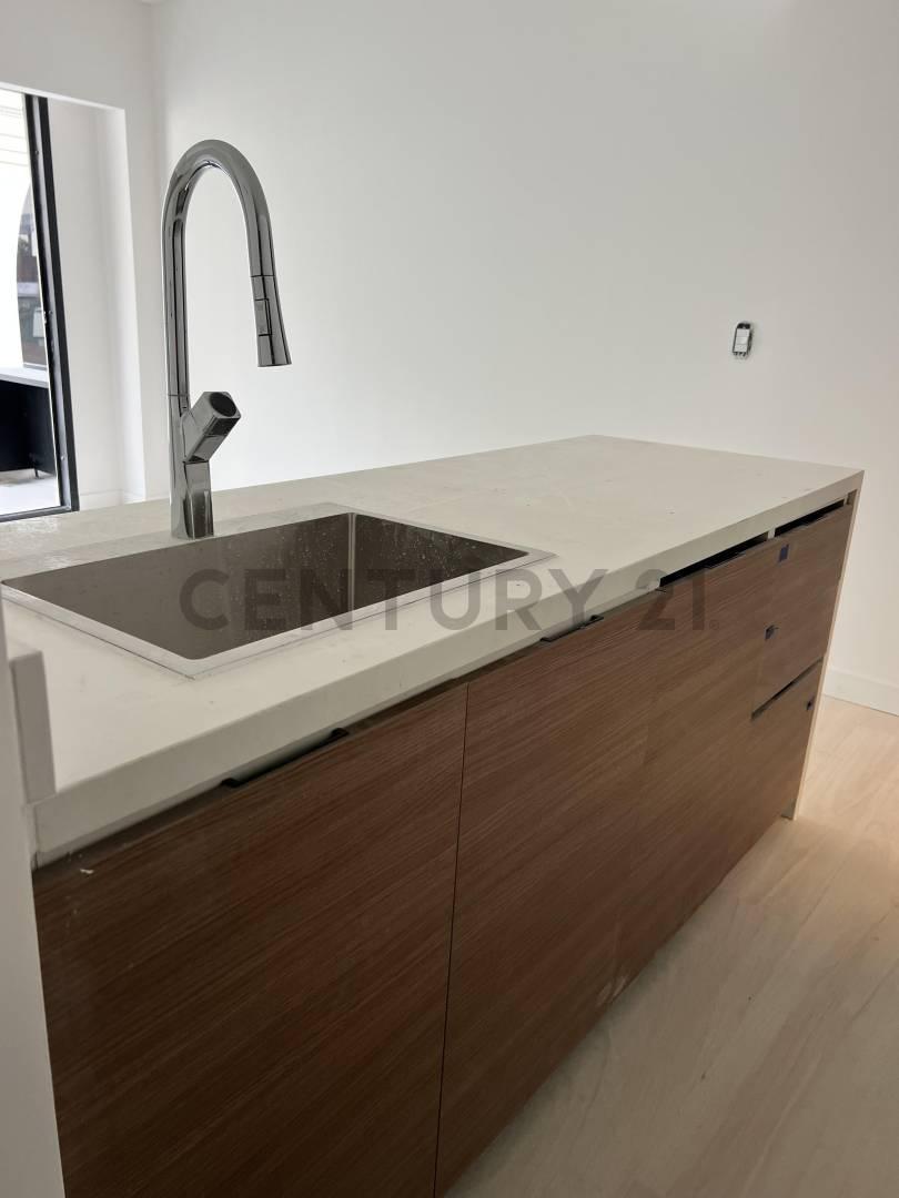 Foto de VENTA 2 AMBIENTES MUY LUMINOSO Premium en Barrio Norte con Amenities, imagen 2