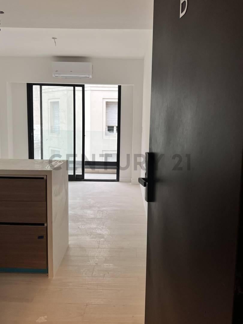 Foto de VENTA 2 AMBIENTES MUY LUMINOSO Premium en Barrio Norte con Amenities, imagen 4