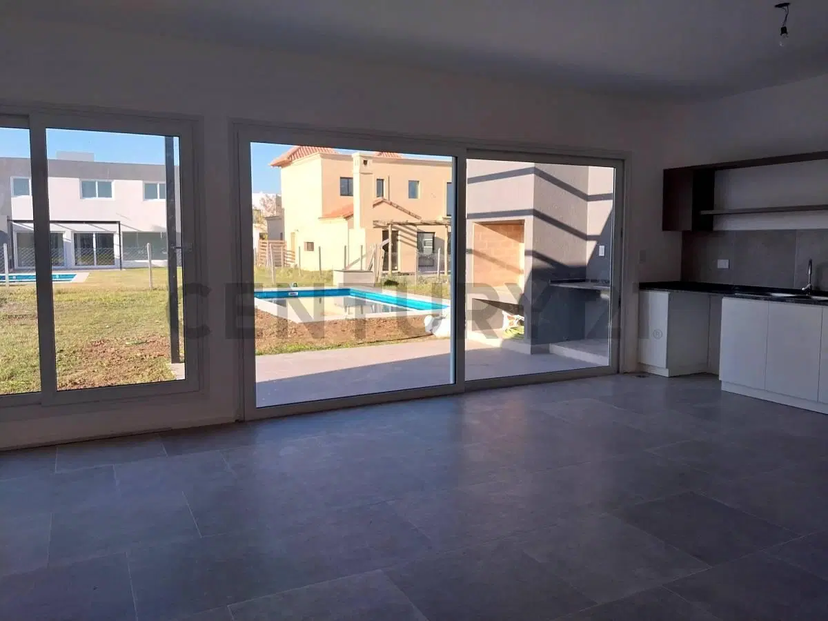 Casa en venta Barrio San Pablo, Pilar. 5 ambientes con pileta. 2