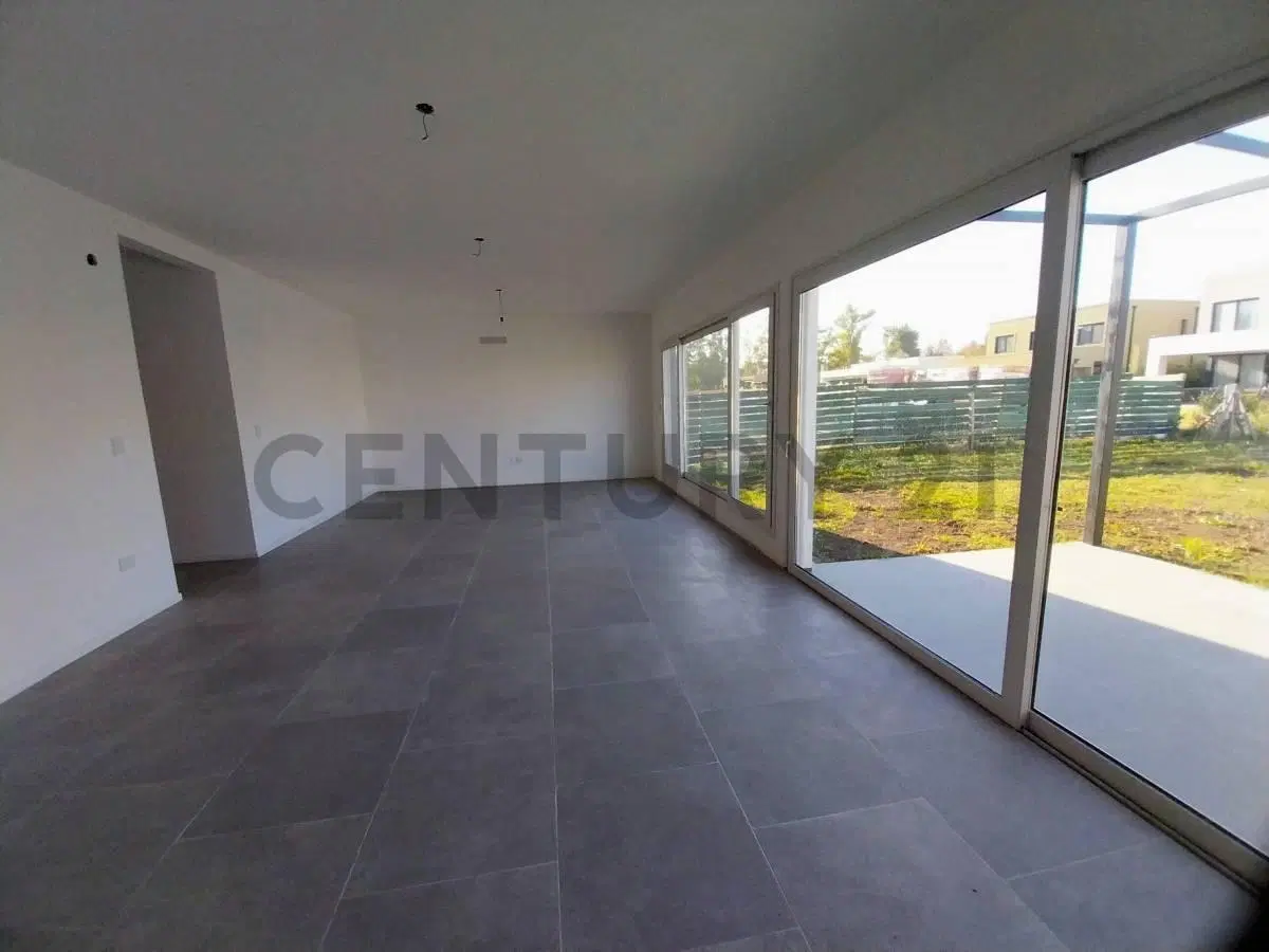 Casa en venta Barrio San Pablo, Pilar. 5 ambientes con pileta. 5