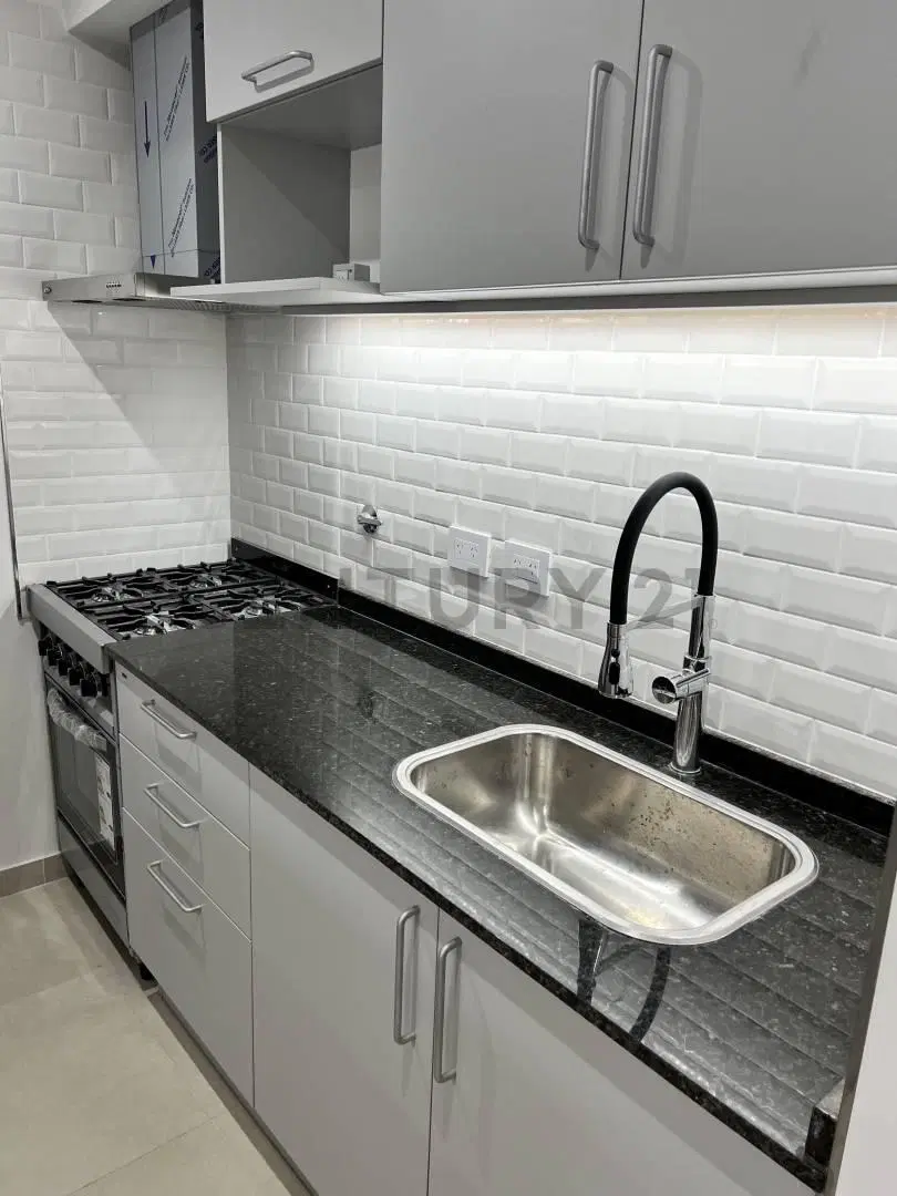 Venta Departamento 3amb muy luminoso C/galeria y Jardin (Ayres del Sur) 5