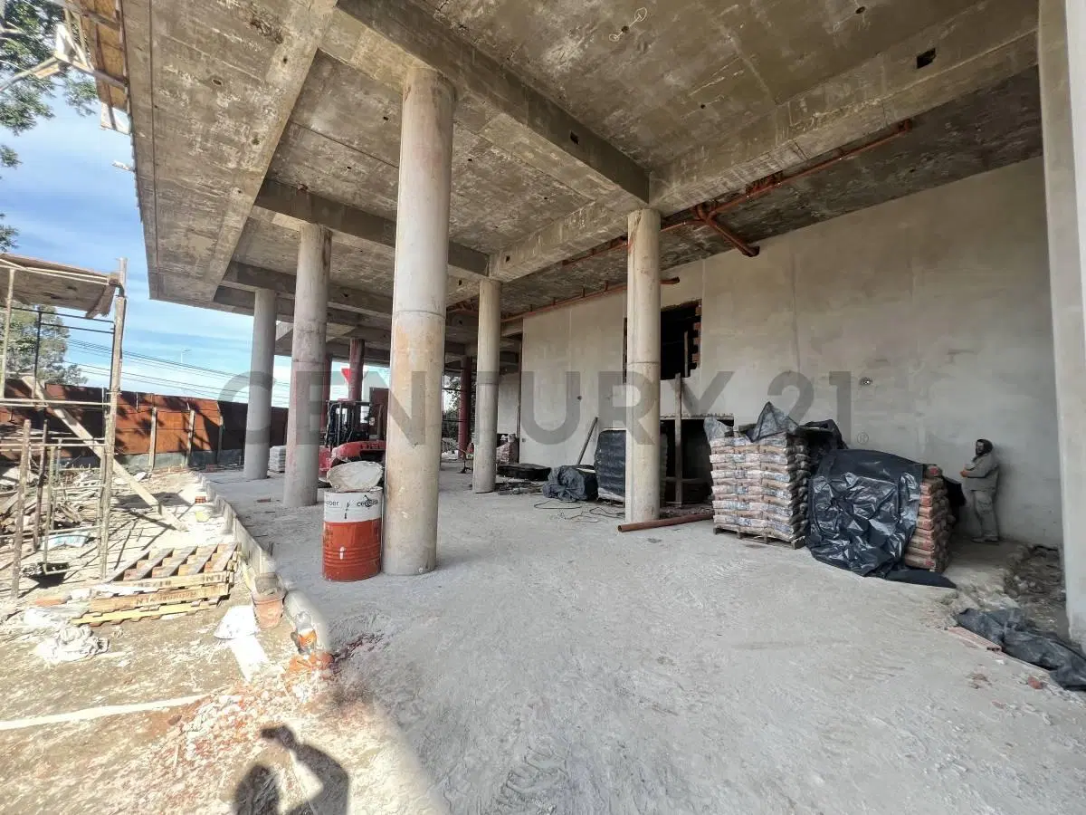 VENTA!! IMPONENTE LOCAL COMERCIAL EN 2 PLATAS  DE 765MT FRENTE 3