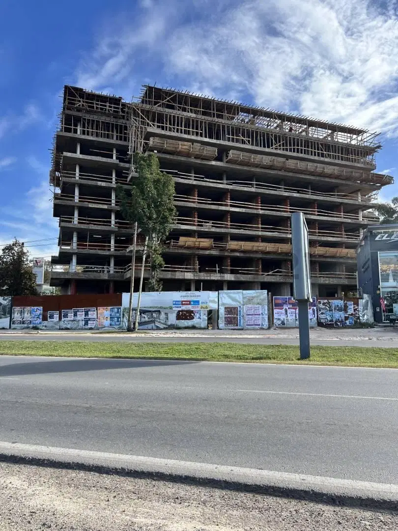 VENTA!! IMPONENTE LOCAL COMERCIAL EN 2 PLATAS  DE 765MT FRENTE 5