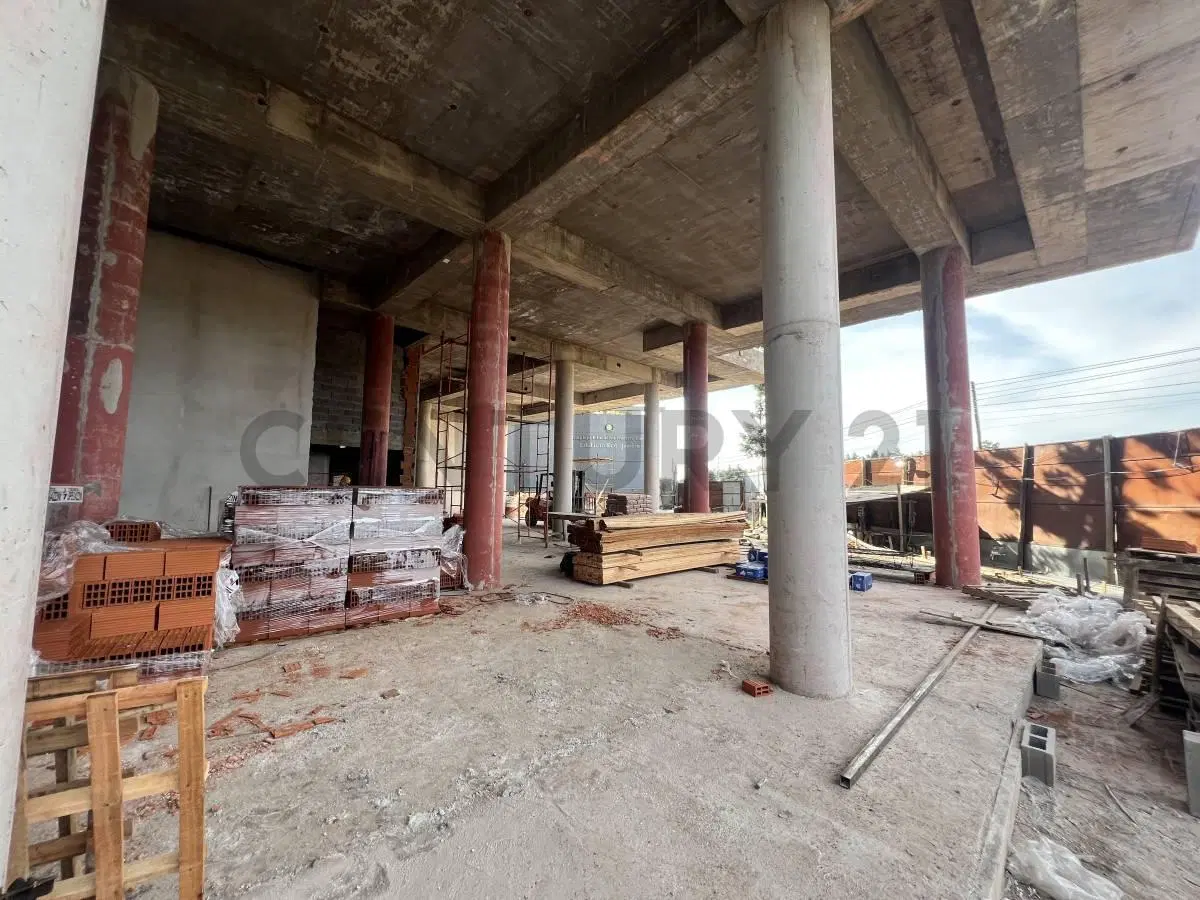 VENTA!! IMPONENTE LOCAL COMERCIAL EN 2 PLATAS  DE 765MT FRENTE 5