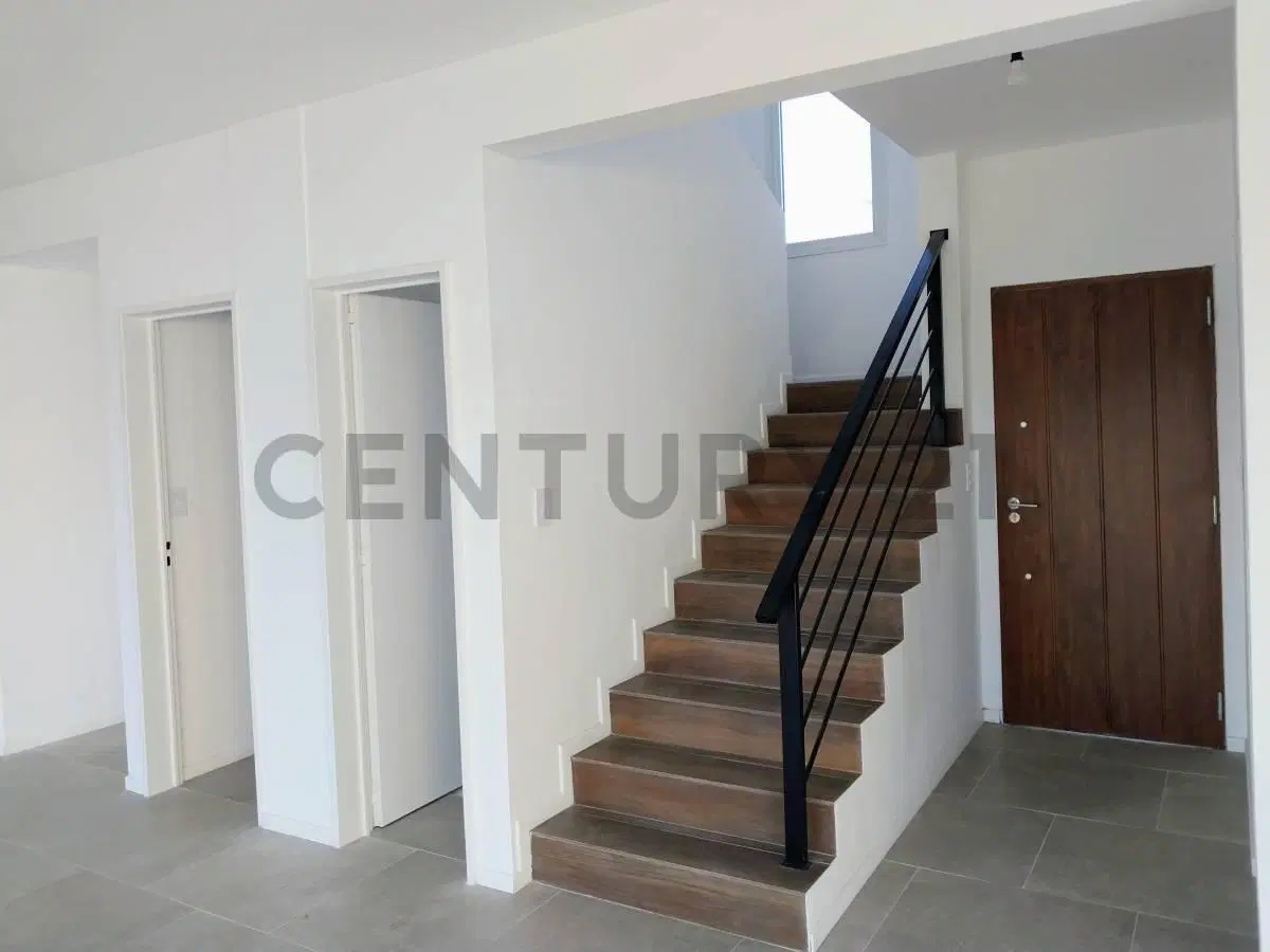 Casa en venta Barrio San Pablo, Pilar. 5 ambientes con pileta. 5