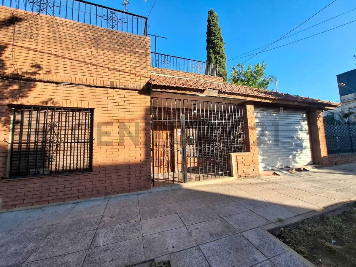 VENTA CASA 3 AMBIENTES CON JARDIN- CASEROS