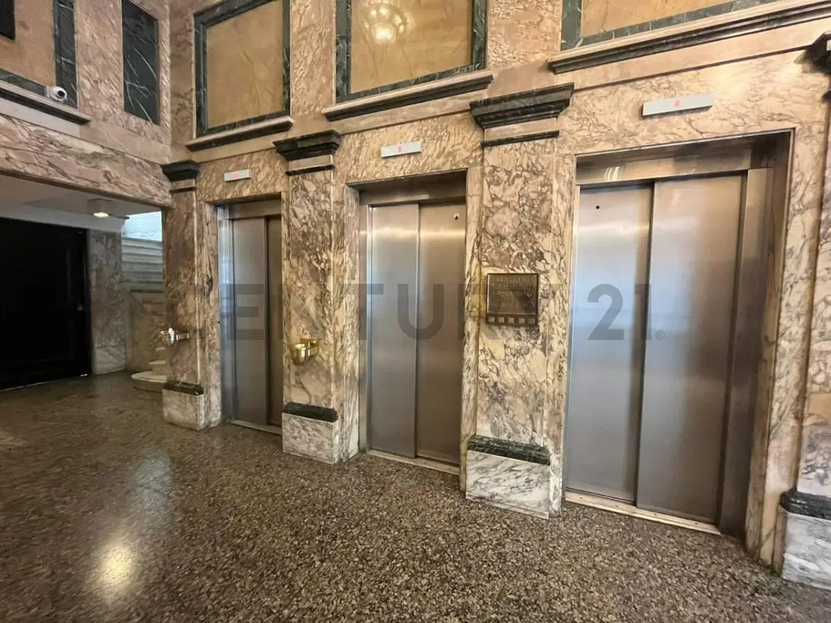 Elegante oficina en alquiler en Diagonal Norte y Florida 5