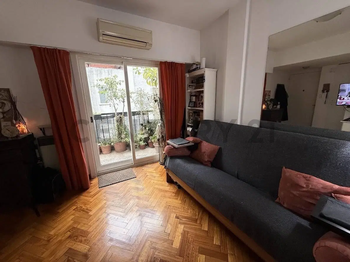 RECOLETA VENTA 2 AMBIENTES EN DUPLEX CON 4 BALCONES LUMINOSO 5