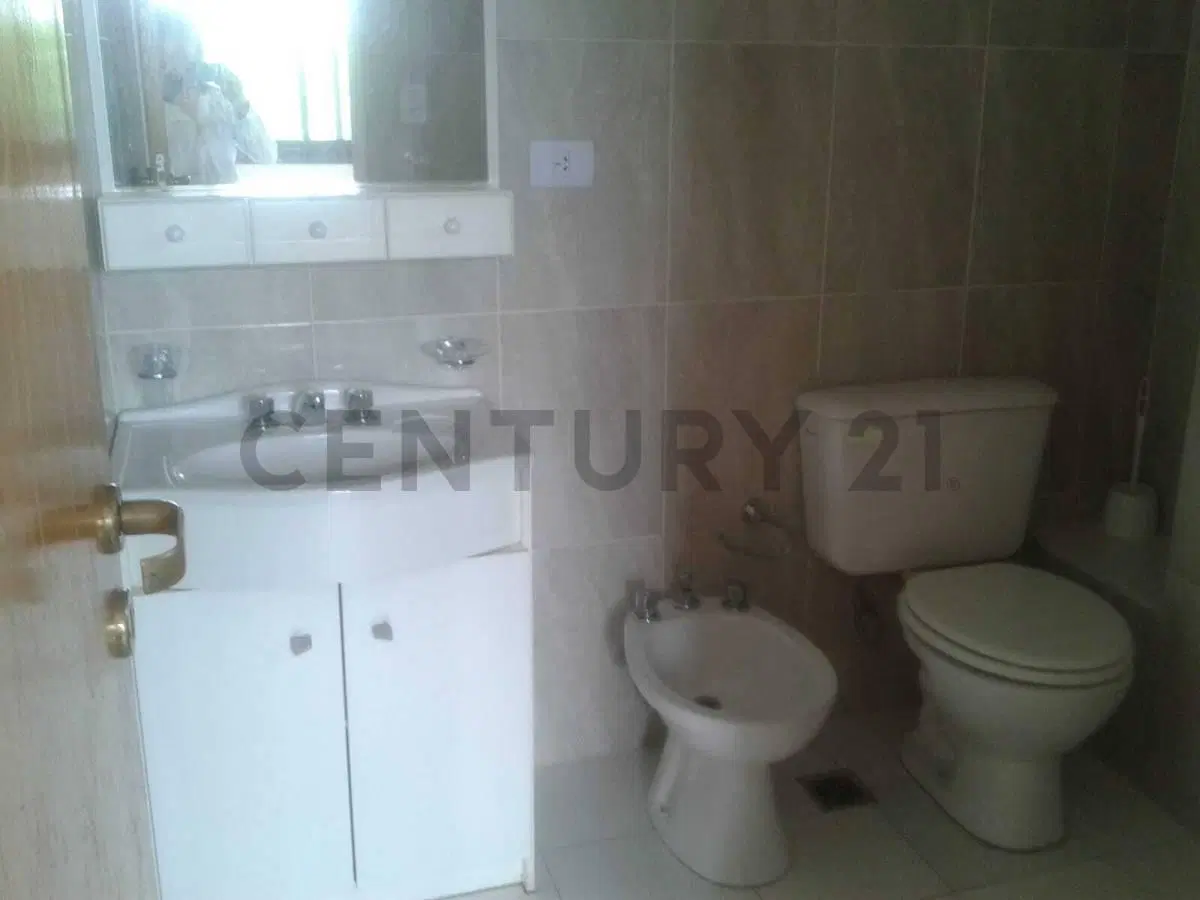 Venta de piso con 2 departamentos de 2 ambientes , en Posadas Misiones,zona Avenida Tacuari y Aguad 5