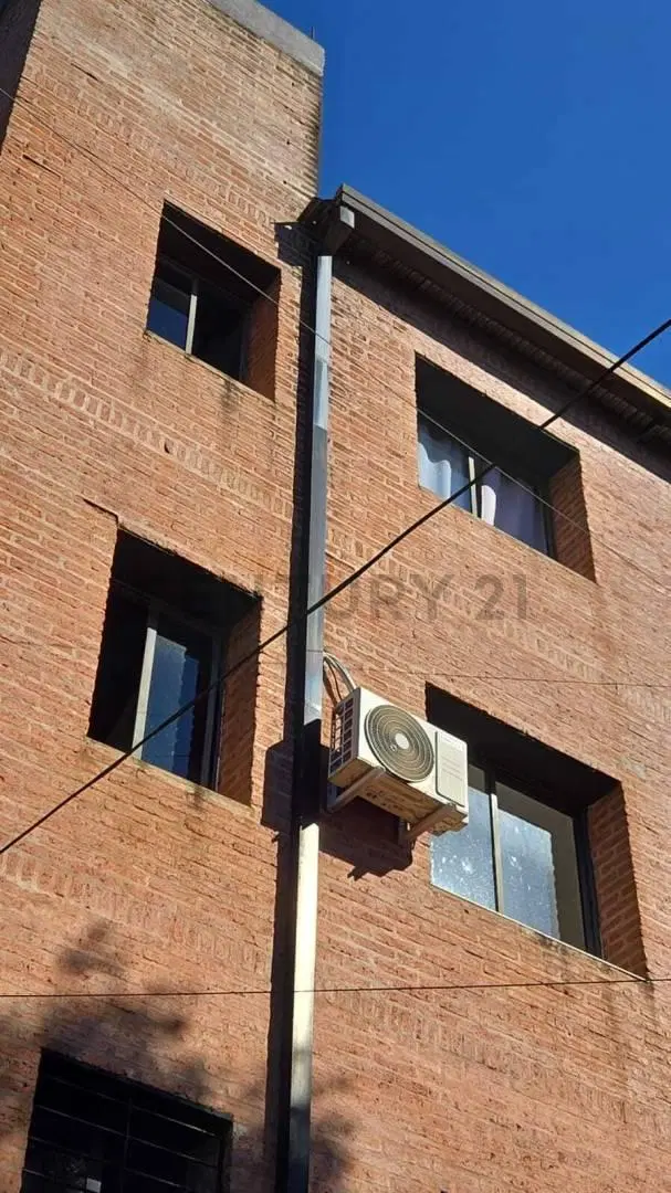 Venta de piso con 2 departamentos de 2 ambientes , en Posadas Misiones,zona Avenida Tacuari y Aguad 3