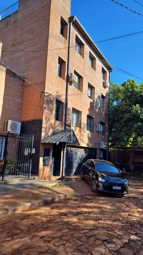 Venta de piso con 2 departamentos de 2 ambientes , en Posadas Misiones,zona Avenida Tacuari y Aguad 1