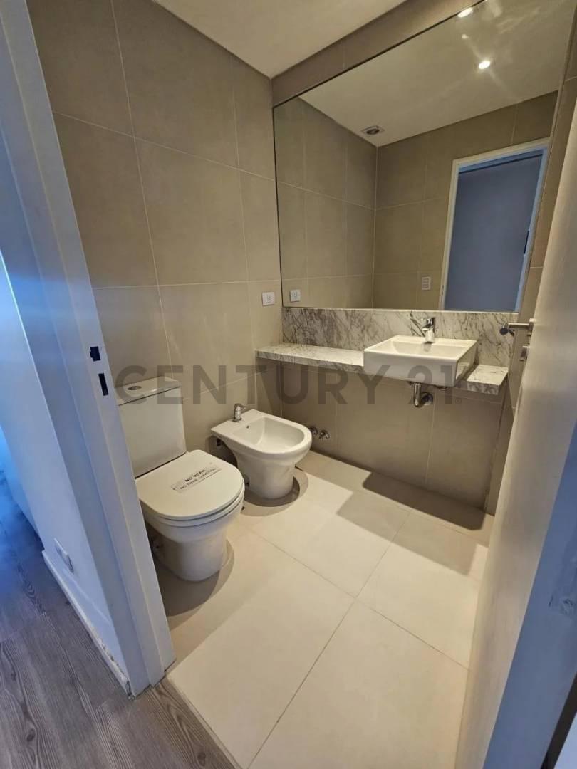 Foto de VENTA MONOAMBIENTE MUY LUMINOSO PISO 6, imagen 2